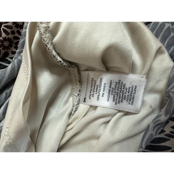 Cable & Gauge Women’s Blouse Medium Black White Leaf Print Puff Sleeve Top - Picture 6 of 7